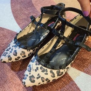 Betsey Johnson Betseyville Studded Leopard Print Flats size 7
